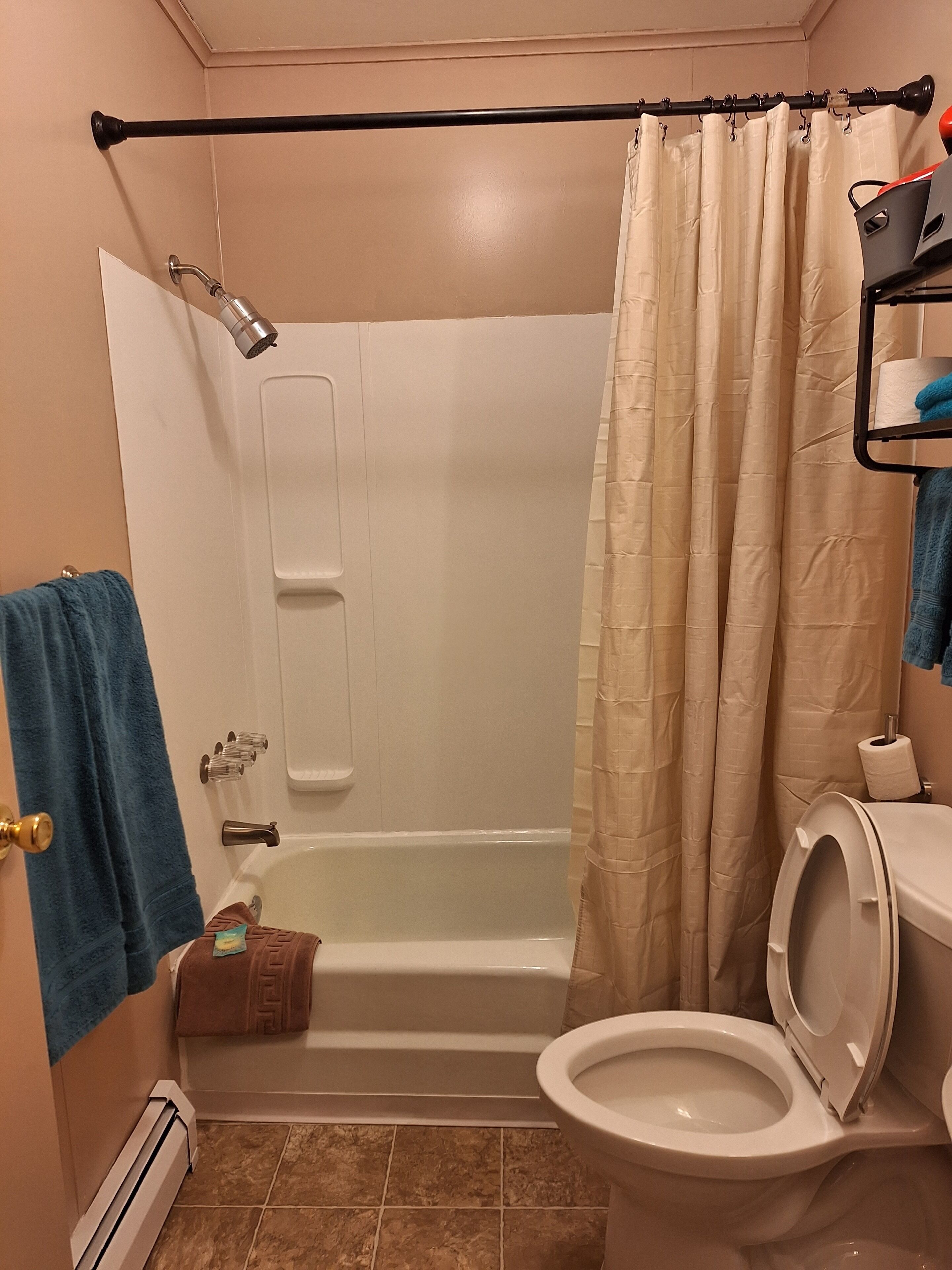 Dobbeltrom, 1 queensize-seng, ikke-røyk | Bad | Kombinert dusj/badekar, hårføner, håndklær og såpe