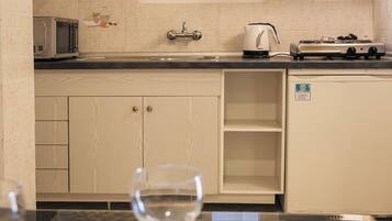 Suite Deluxe, 2 chambres, cuisine, dans les dépendances | Restauration dans la chambre