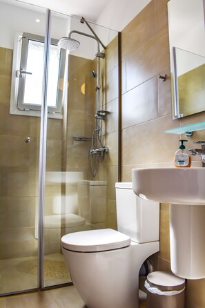 Studio Deluxe, coin cuisine, côté jardin | Salle de bain