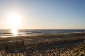 Beach yoga - JO&JOE Hossegor Hotel - Hostel (Soorts-Hossegor)