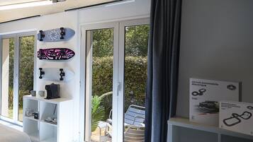 Vierpersoonskamer, privébadkamer | Een strijkplank/strijkijzer, gratis wifi, beddengoed