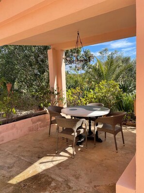 Outdoor dining - S'hort den Carrio (Ses Salines)