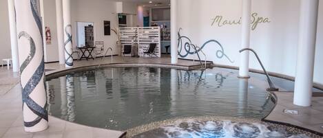 Kolam renang outdoor musiman