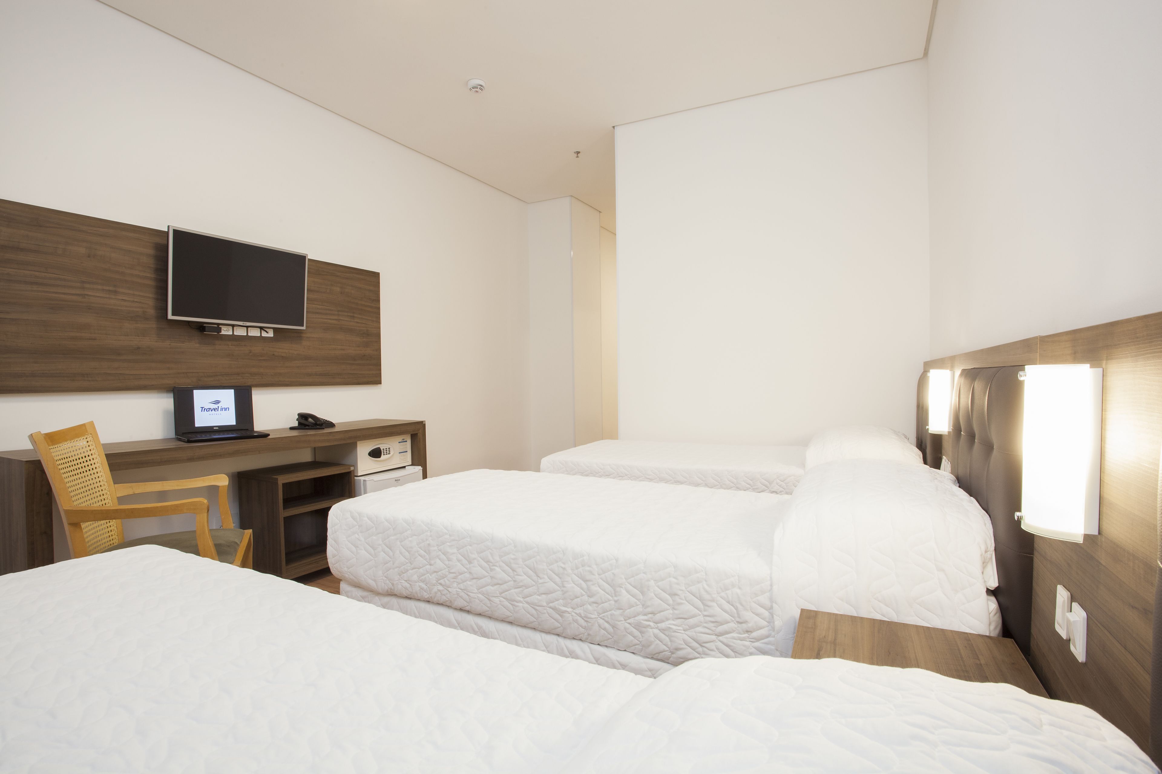 Minibar, free WiFi, bed sheets
