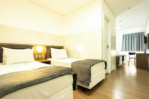 Minibar, wifi gratis y ropa de cama 
