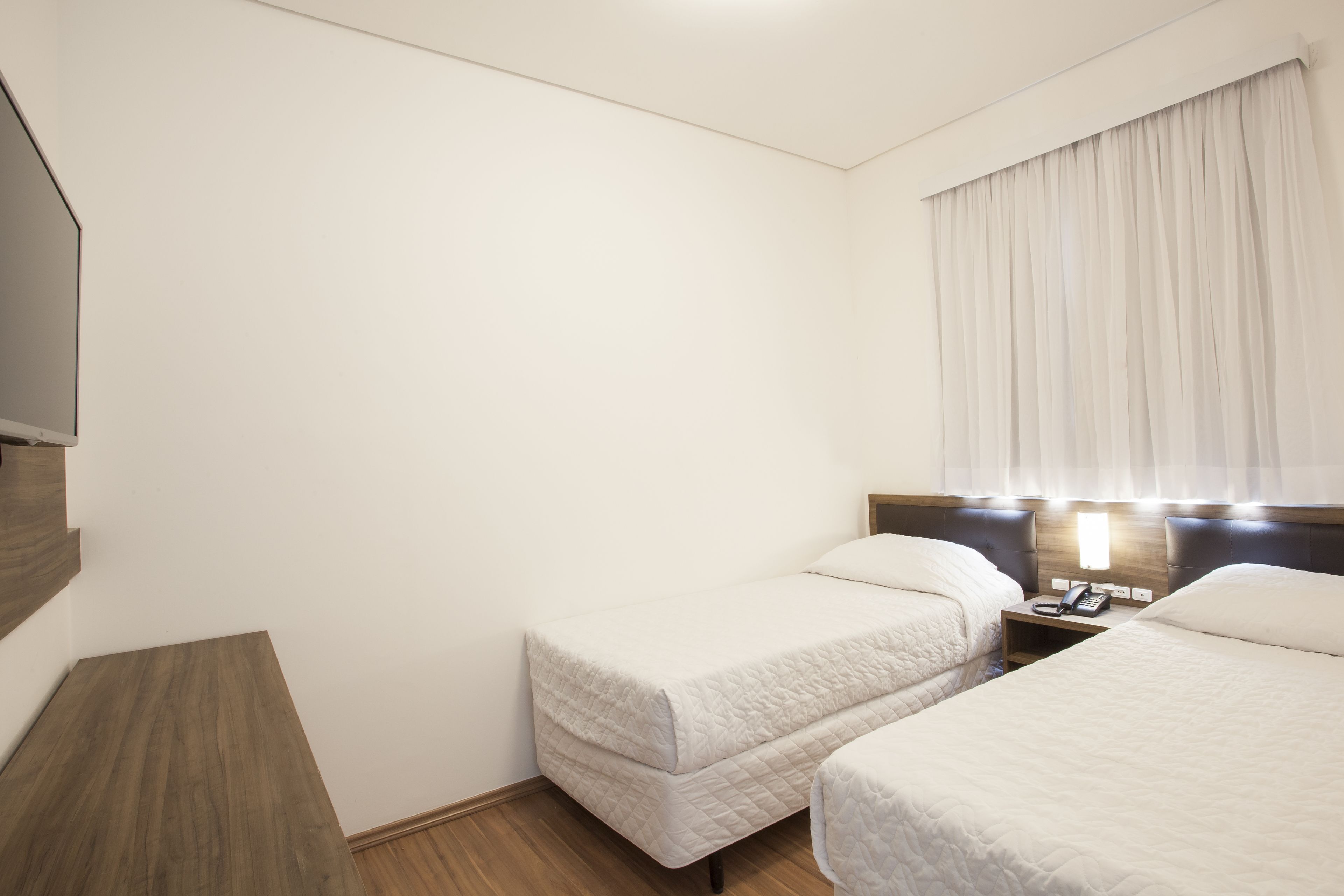 Minibar, free WiFi, bed sheets
