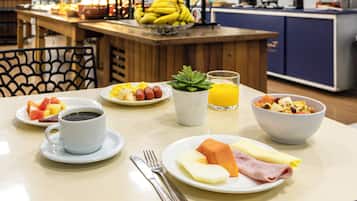 Desayuno bufé gratuito y diario