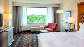 Kamar Premium, 1 Tempat Tidur King | Seprai premium, brankas, meja kerja, dan tirai kedap cahaya