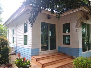 Cortinas blackout y camas plegables/adicionales 