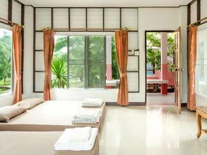 Blackout drapes, rollaway beds - Suannoina Resort (Pak Chong)
