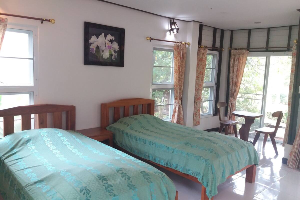 Deluxe Twin Room | Blackout drapes, rollaway beds (surcharge)