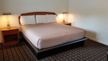 Standard Room, 1 King Bed, Non Smoking | Desk, blackout drapes, iron/ironing board, free WiFi