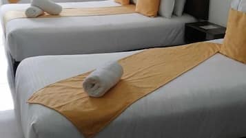 Habitación cuádruple | 1 habitación, ropa de cama de alta calidad y edredón