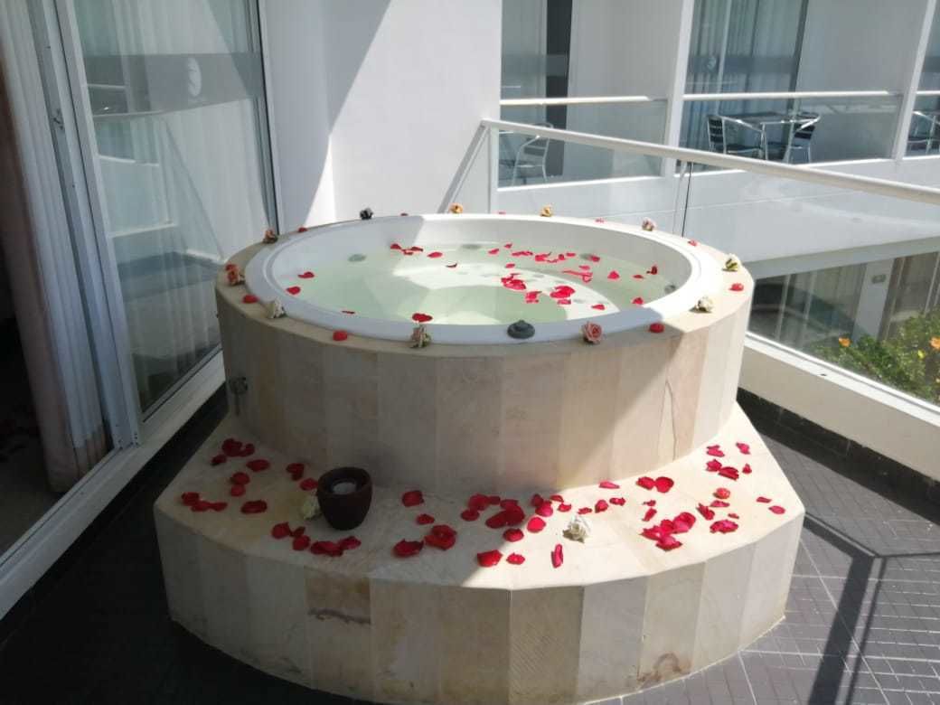 Premium bedding, down comforters, pillowtop beds, cribs/infant beds