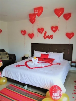 Comfort Suite, 1 King Bed, Hot Tub, Pool View | Premium bedding, down duvets, pillow-top beds, cots/infant beds