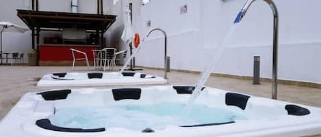 Bain à remous extérieur