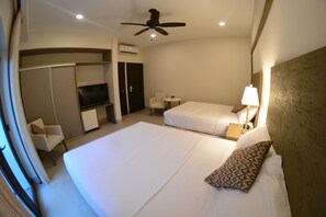 Premium bedding, minibar, desk, iron/ironing board - Hotel Gran Balcón (Granada)