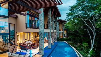 Hồ bơi ngoài trời