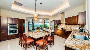 Biệt thự Premium, 5 phòng ngủ, quang cảnh biển | Nội thất