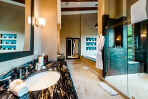 Premium villa, 5 slaapkamers, uitzicht op zee | 5 slaapkamers, een kluis op de kamer, individueel gedecoreerd