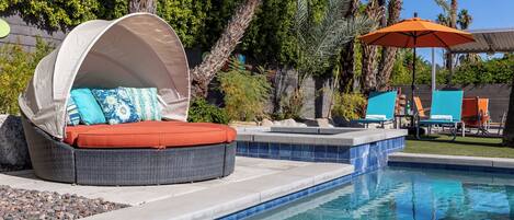 Een verwarmd zwembad