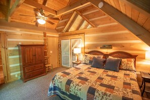 2 bedrooms, desk, WiFi, bed sheets