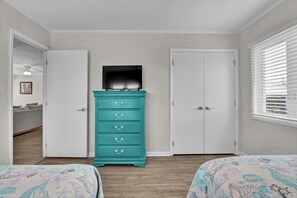 2 bedrooms, iron/ironing board, internet, bed sheets
