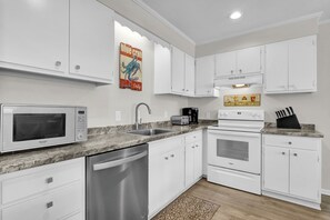 Frigorífic, microones, forn i placa de cuina 