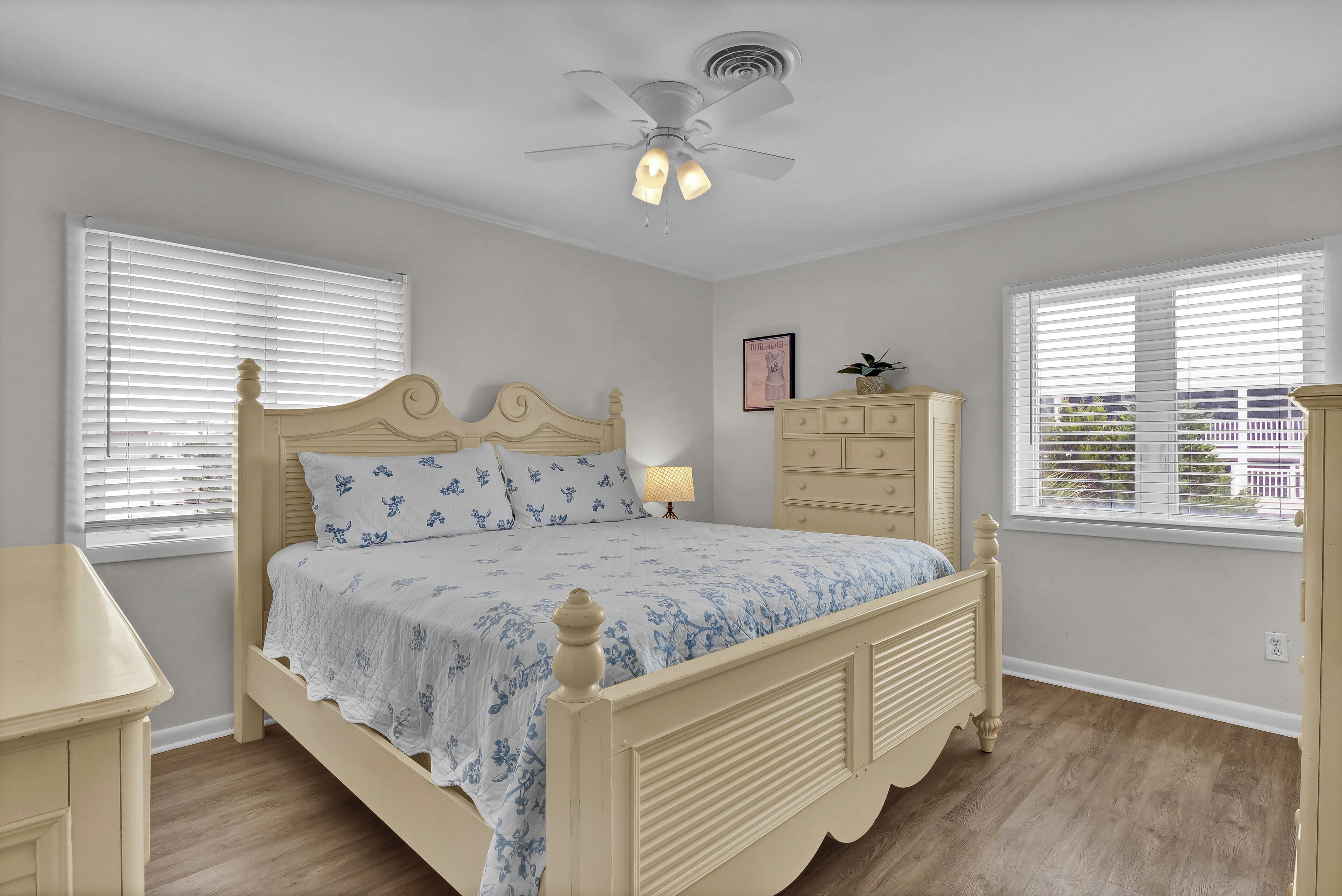 2 bedrooms, iron/ironing board, internet, bed sheets