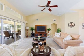 TV - Pretty Waterfront Home w/Heated Pool/Spa + Tiki (Cape Coral)