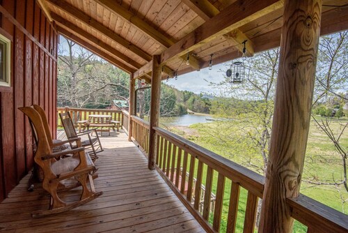 Kapena Escape on the Lake + Views + Hot Tub + River Access Nearby