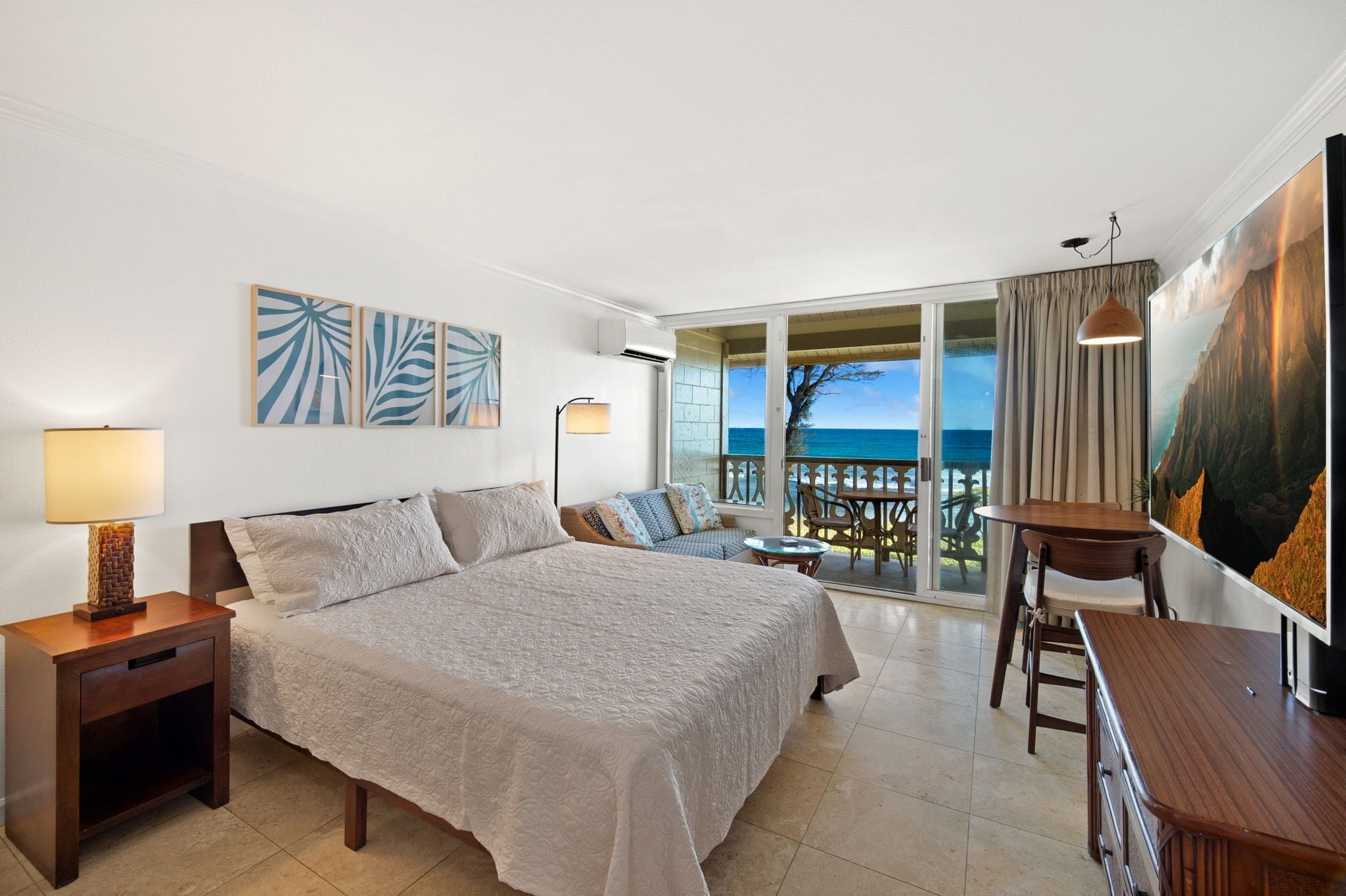 Iron/ironing board, free WiFi, bed sheets