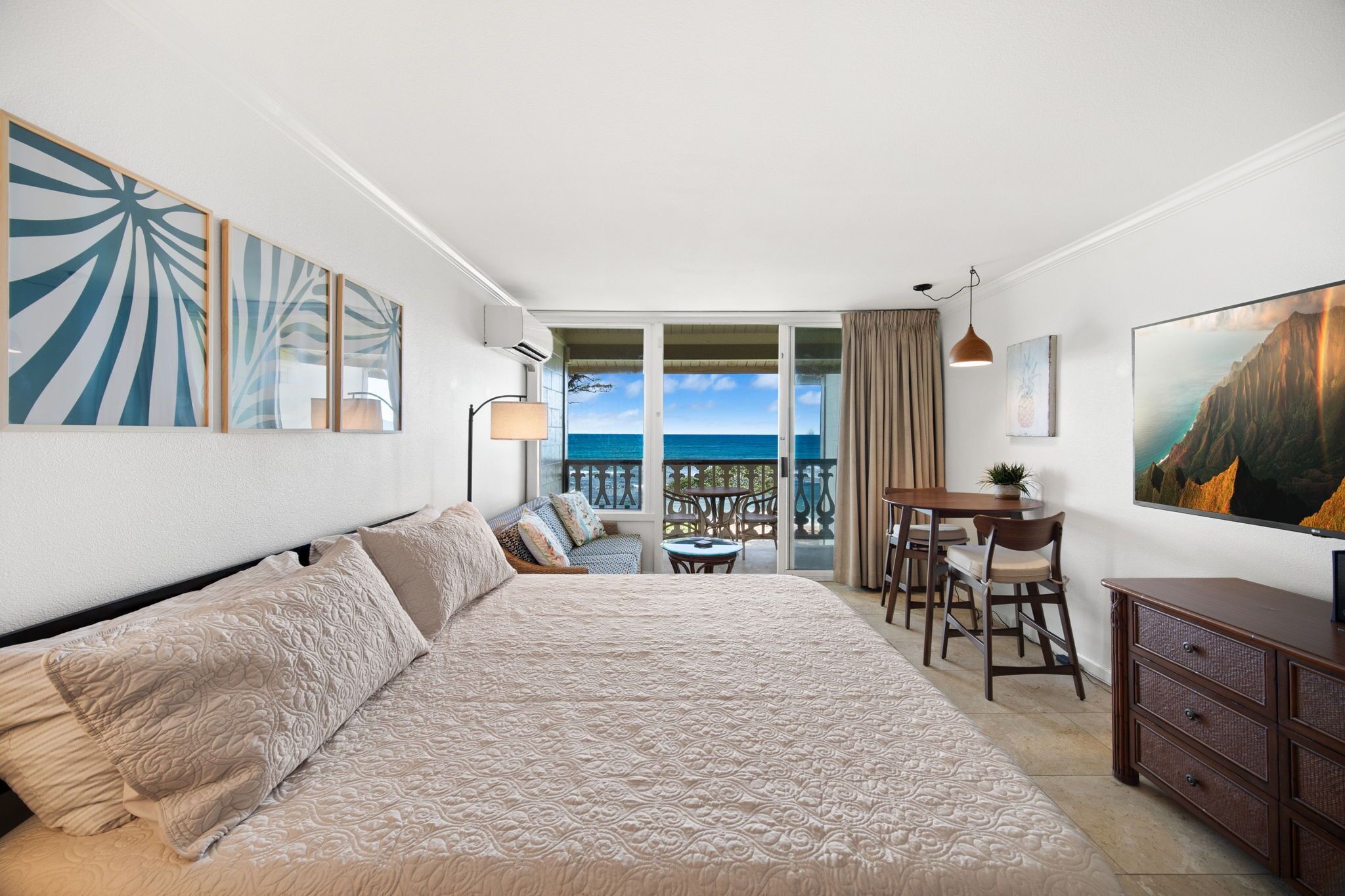 Iron/ironing board, free WiFi, bed sheets