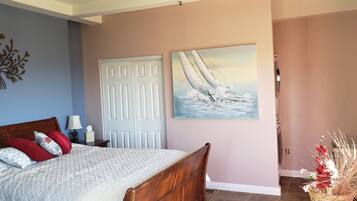 1 Schlafzimmer, Schreibtisch, Bügeleisen/Bügelbrett, Reisekinderbett