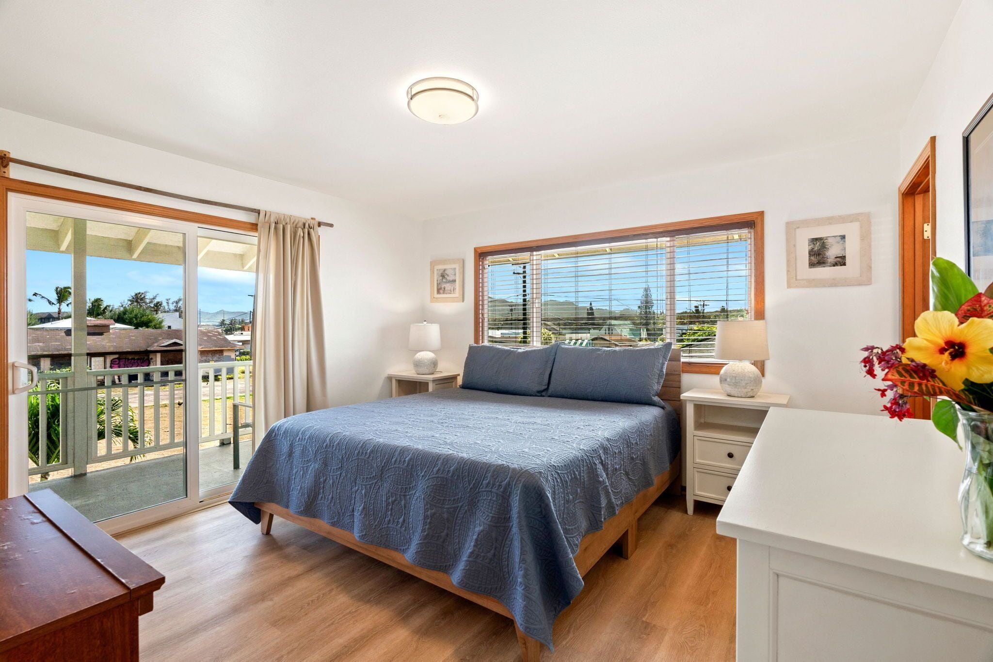 3 bedrooms, desk, iron/ironing board, travel crib