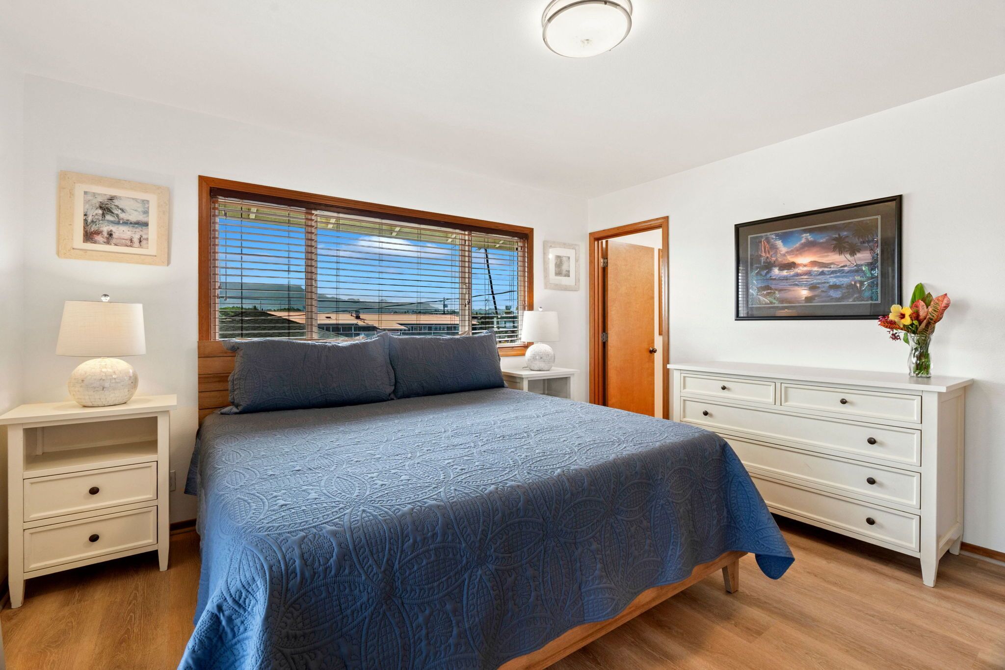 3 bedrooms, desk, iron/ironing board, travel crib