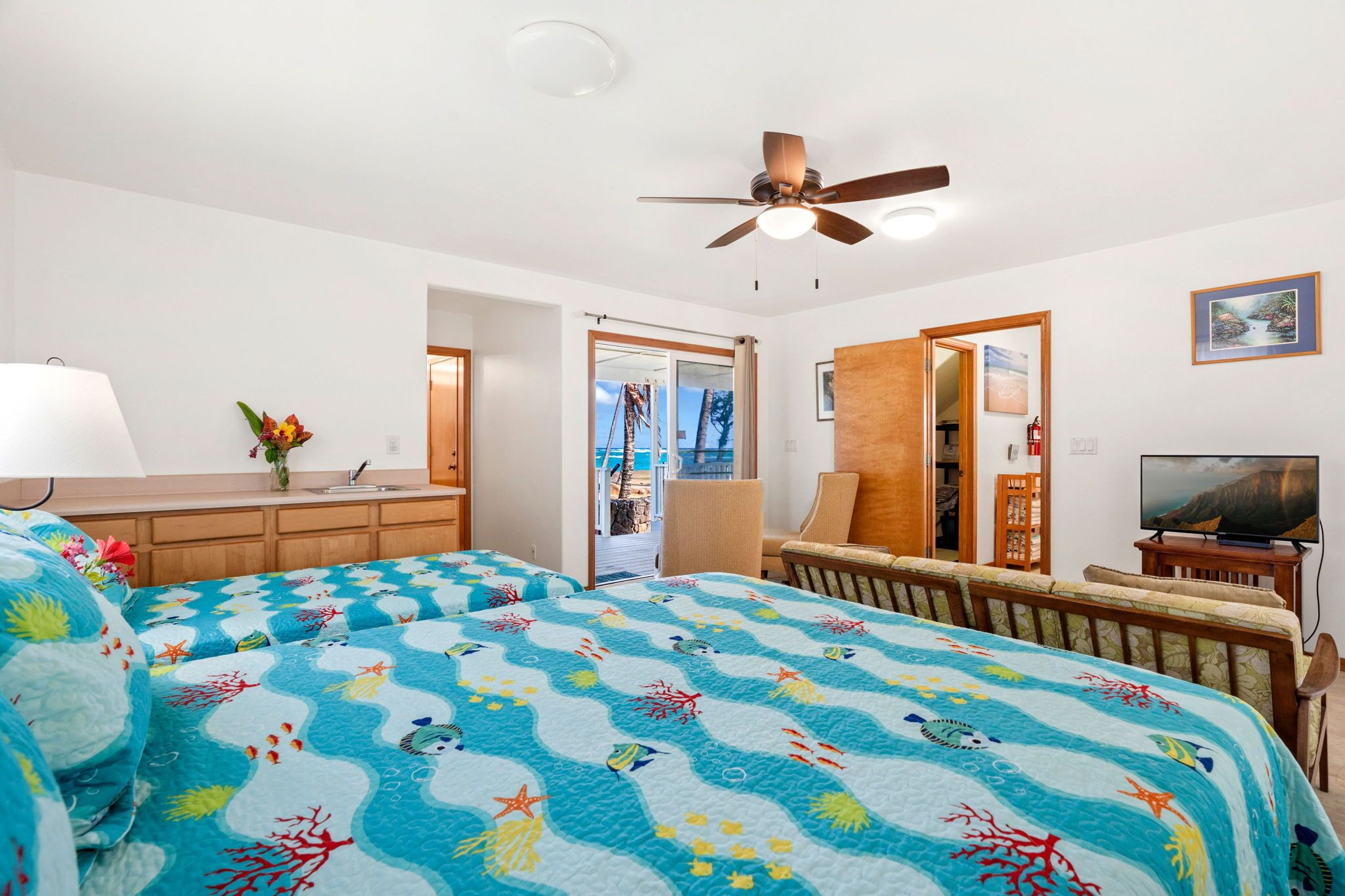 3 bedrooms, desk, iron/ironing board, travel crib