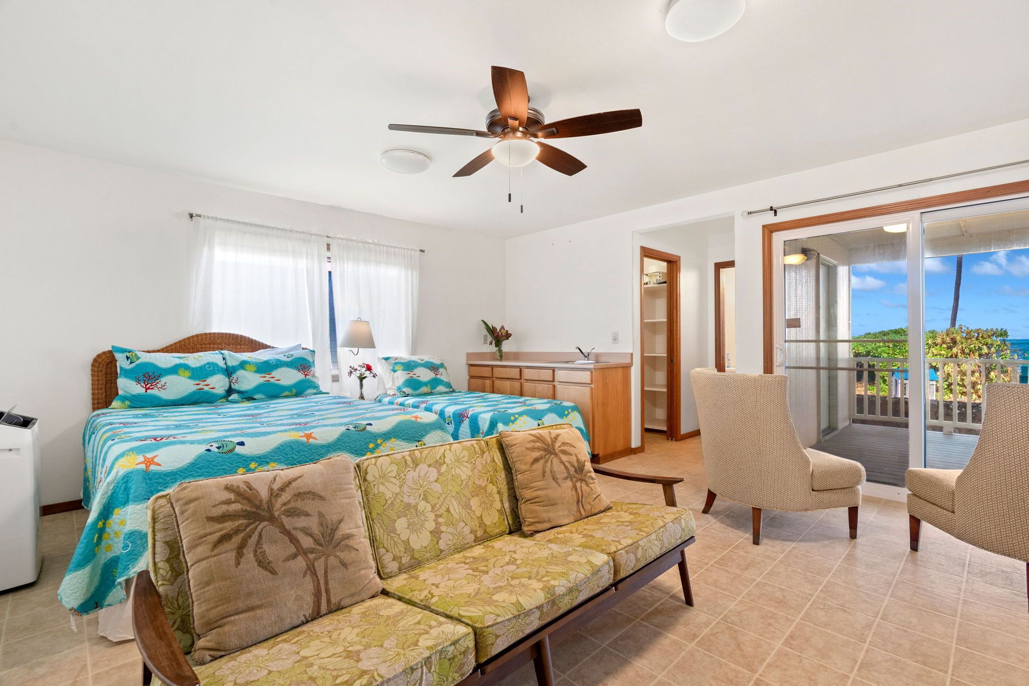 3 bedrooms, desk, iron/ironing board, travel crib