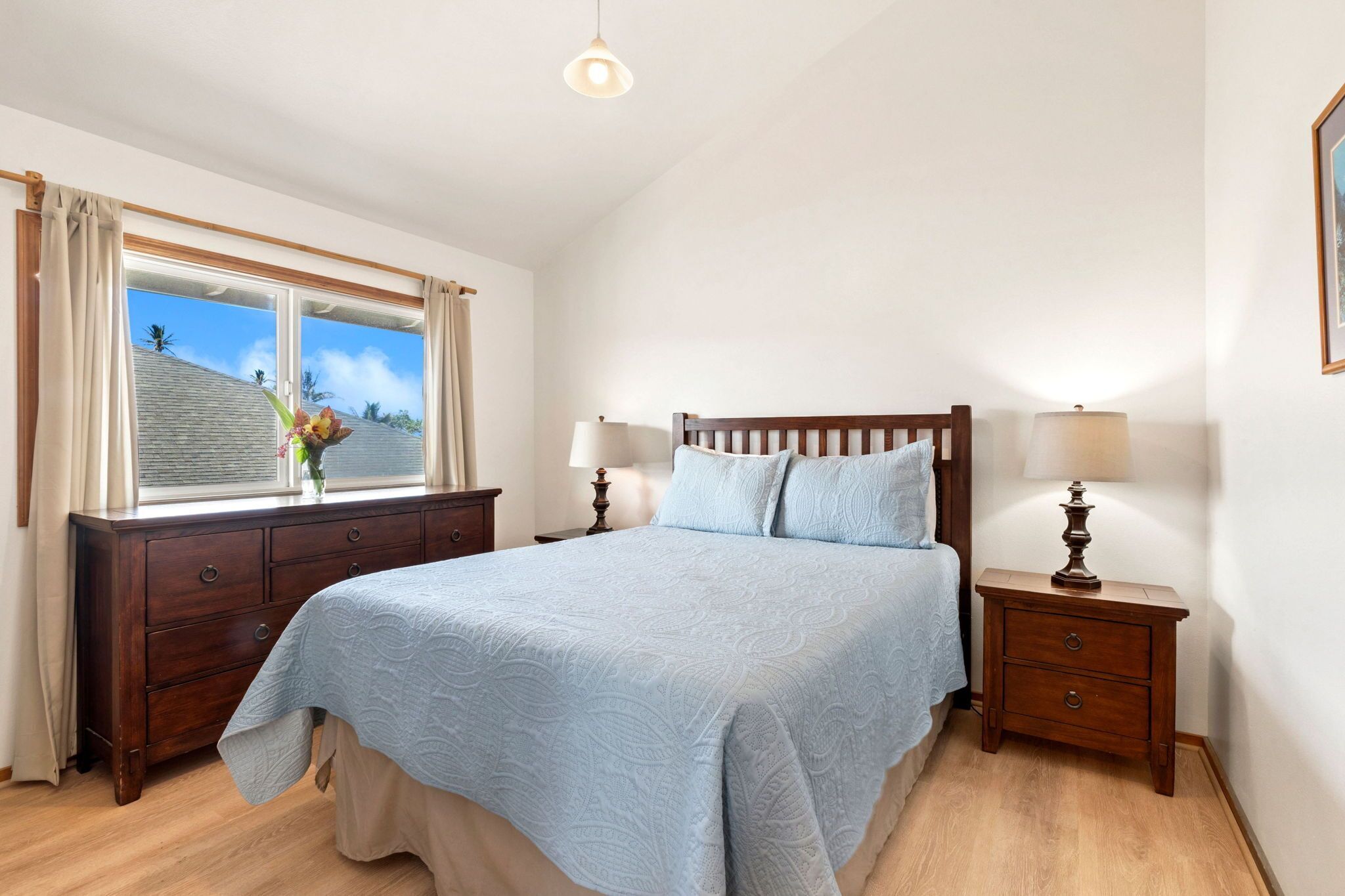 3 bedrooms, desk, iron/ironing board, travel crib