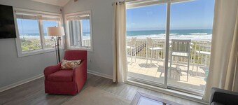 Oceanfront paeta! Upeat merinÀkymÀt, 2 uima-allasta, tennis ja hissi!