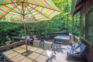 Terrace/patio - Creekside Escape Private Log Home on Rushing Creek (West Jefferson)