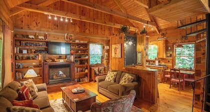 Creekside Escape Private Log Home on Rushing Creek