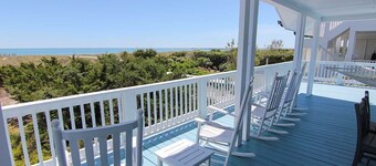 OCEANFRONT HAVEN: Your perfect getaway awaits in this classic beach cottage!!