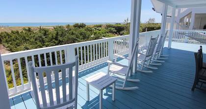 OCEANFRONT HAVEN: Your perfect getaway awaits in this classic beach cottage!!
