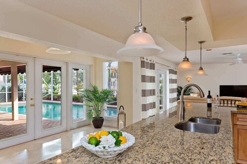 Hidden Harbor Paradise -Private Heated Pool w/Dock