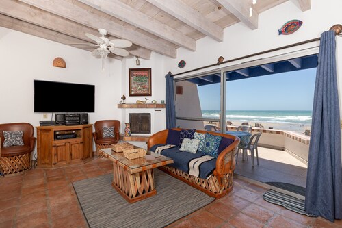 Buenos Tiempos: Oceanfront home in Las Conchas with beautiful beach views