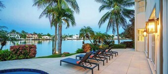 Delray Beach Intracoastal Elegance Waterfront pool