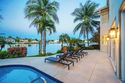 Delray Beach Intracoastal Elegance Waterfront pool