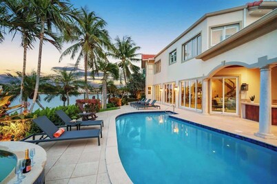 Delray Beach Intracoastal Elegance Waterfront pool