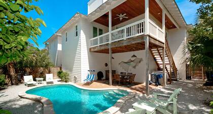 3 bedroom on Pine in Anna Maria Island, private pool and PET friendly!